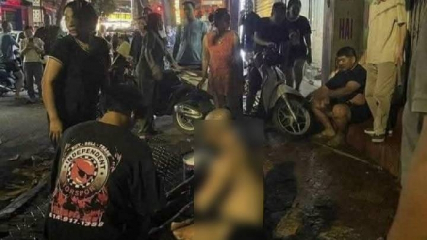 Chủ quán khóa trái cửa, tạt xăng rồi châm lửa đốt khiến 3 người bị thương