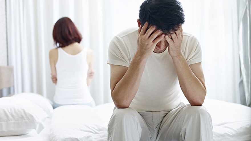 Vợ "say nắng" đồng nghiệp, nhất quyết đòi ly hôn