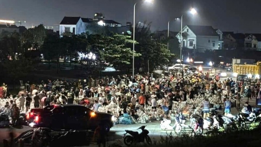 Hơn 1.000 người trắng đêm giữ đê ở Bắc Ninh