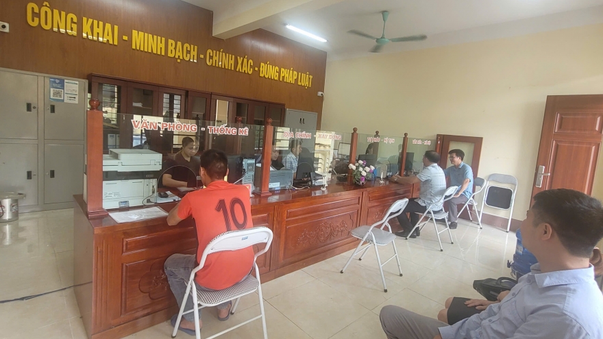 Giảm áp lực cho xã, phường: Không chỉ là câu chuyện tăng biên chế