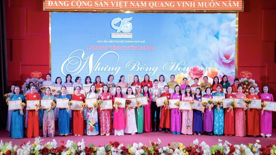 TP Huế: Tuyên dương 95 “Bông hoa tháng 10” nhân dịp 20/10
