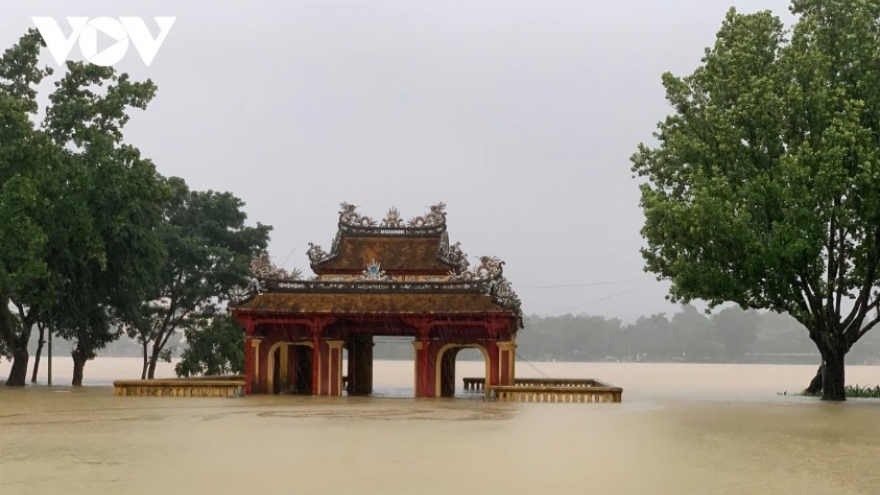 Thời tiết ngày 28/10: Bắc Bộ ngày nắng, miền Trung mưa to kéo dài