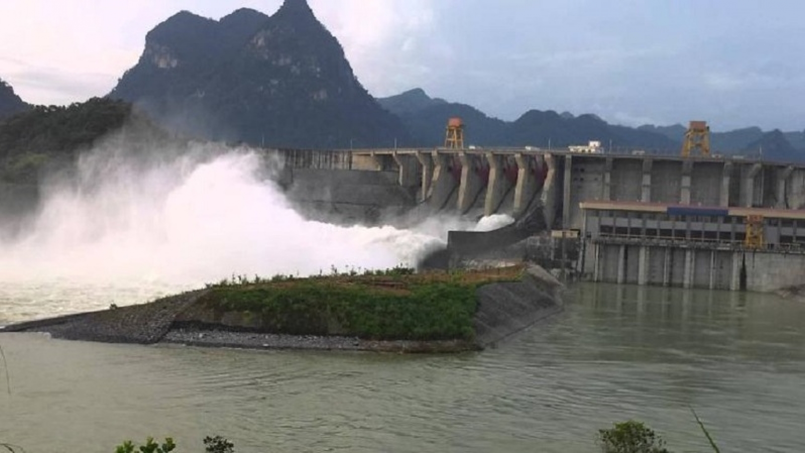 Thuỷ điện Tuyên Quang đóng cửa xả đáy từ 16h chiều 12/10