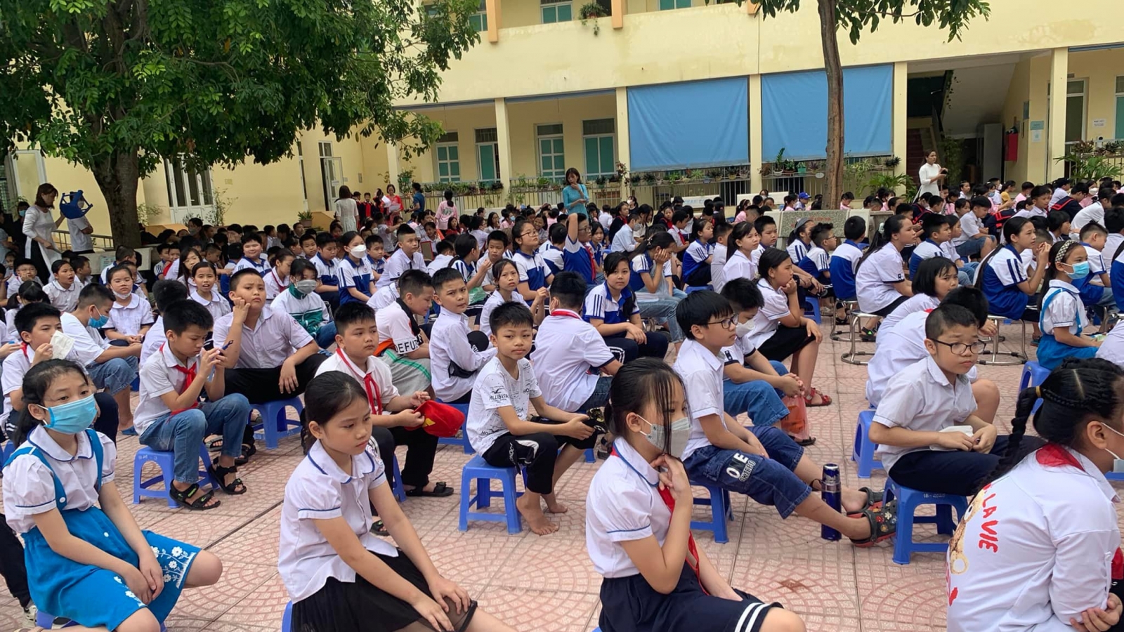 Trường TH Cự Khê xin lỗi, chấm dứt hợp đồng suất ăn sau vụ "thịt ôi, trứng hỏng"