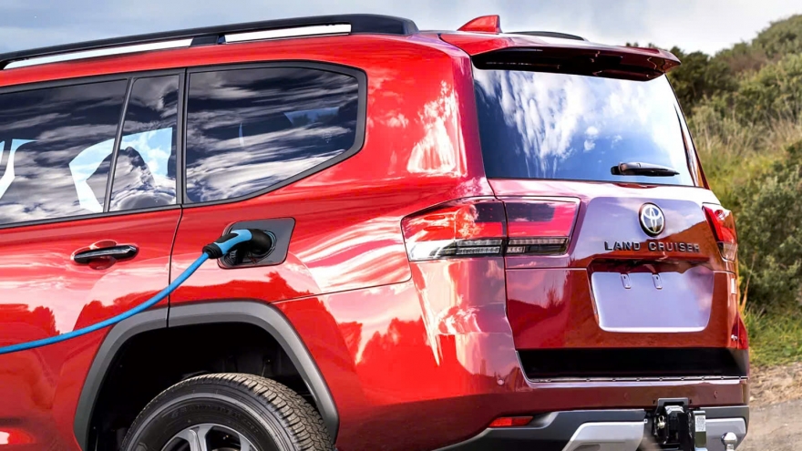"Xe Chủ tịch" Toyota Land Cruiser có thể sắp ra mắt với lựa chọn PHEV mới