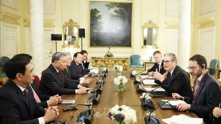 UK Prime Minister welcomes, holds talks with Vietnamese Party General Secretary