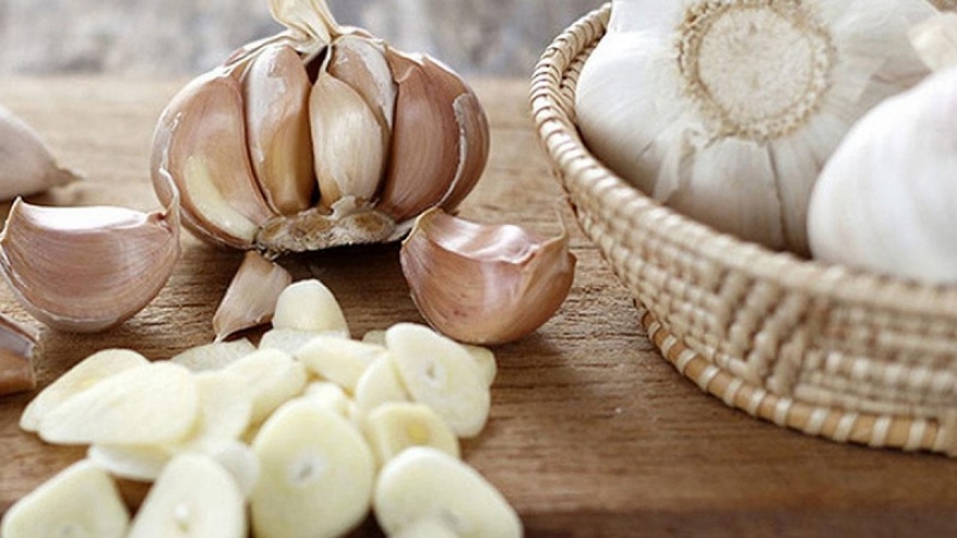 Bất ngờ với những lợi ích tuyệt vời khi ăn tỏi sống mỗi ngày