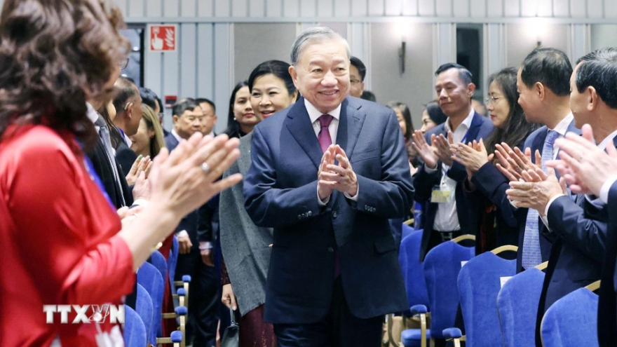 Tổng Bí thư gặp cán bộ các Đại sứ quán và cộng đồng người Việt tại Bắc Âu