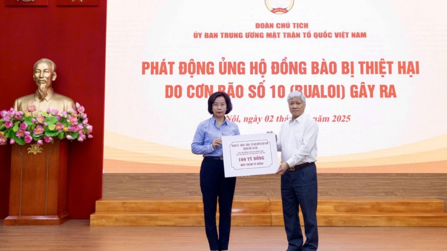 Hà Nội ủng hộ 100 tỷ đồng giúp đồng bào các tỉnh khắc phục hậu quả cơn bão số 10