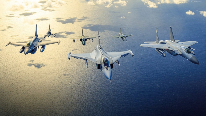 Máy bay nào sẽ trở thành “cặp đôi hoàn hảo” với tiêm kích Gripen ở Ukraine?