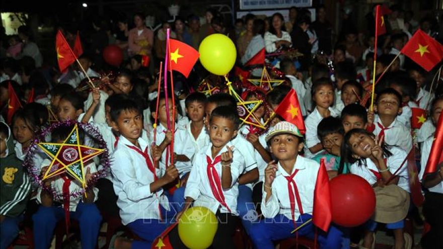 State leader sends Mid-Autumn Festival wishes to children