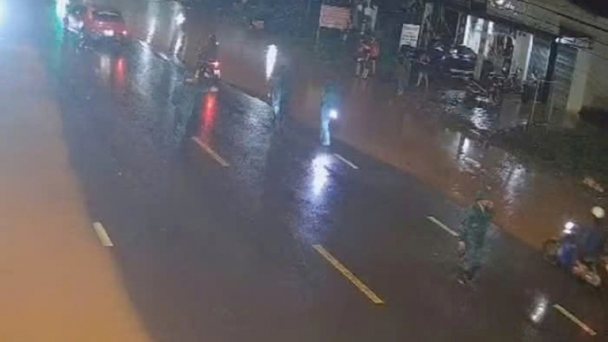 Xúc động giây phút Chủ tịch xã Đray Bhăng ngã xuống khi làm nhiệm vụ