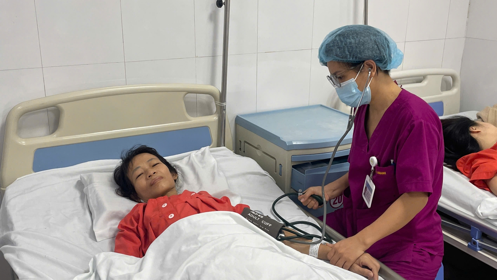 Phẫu thuật thành công khối u xơ tử cung gần 10 kg