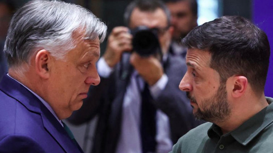 Hungary chặn lối, Ukraine đối mặt rào cản gia nhập EU