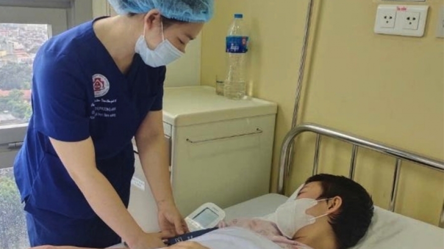 Đau ngực, ra mồ hôi trộm suốt một tháng, cô gái 23 tuổi không ngờ mắc ung thư