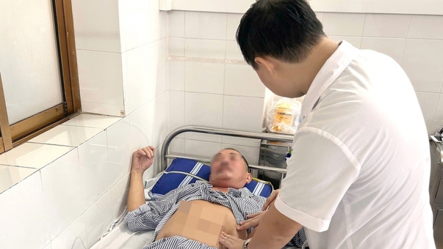 Phát hiện mắc hai loại ung thư cùng lúc khi liên tục bị đau quanh rốn