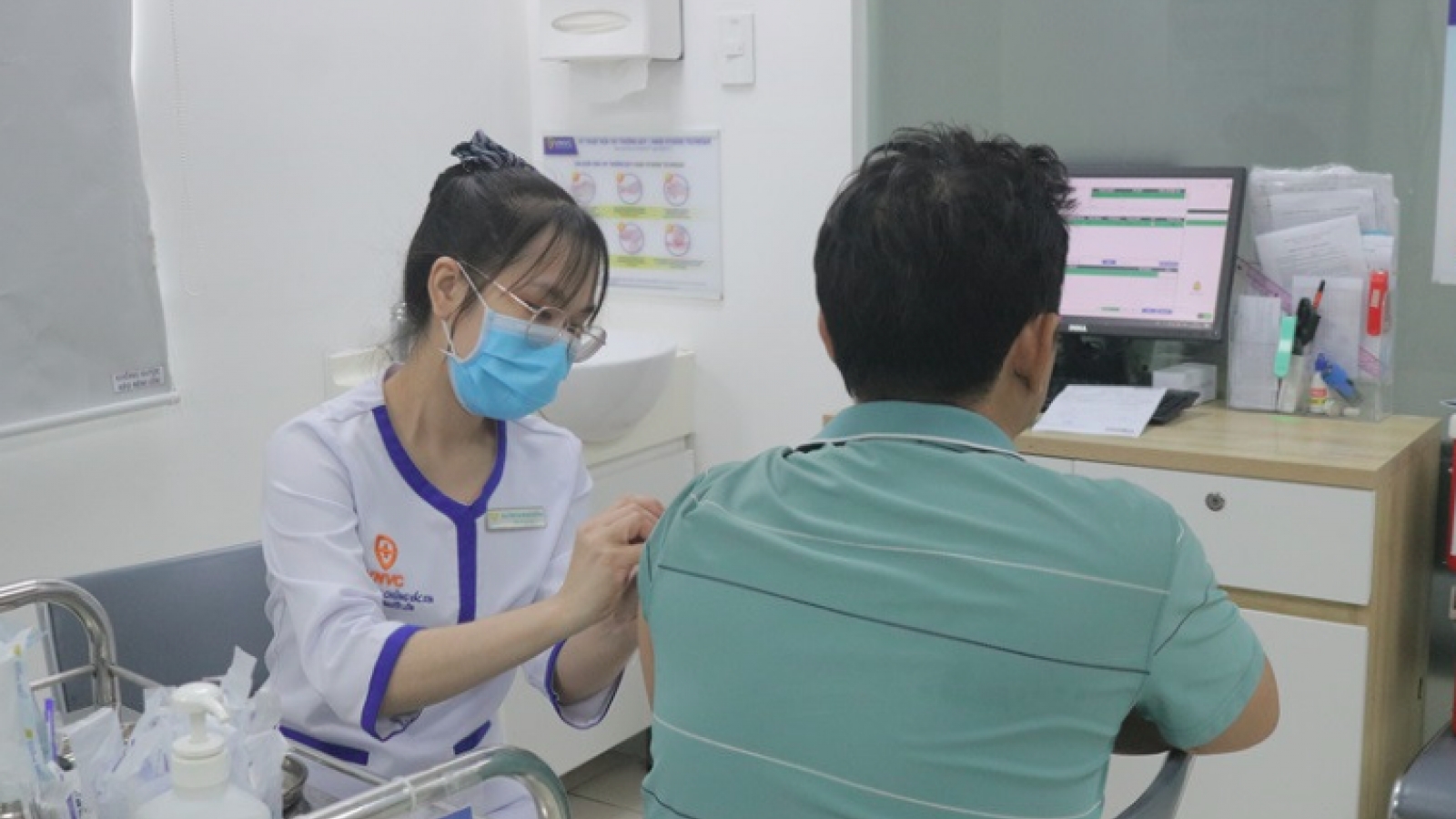 WHO donates 9,000 doses of rabies vaccine to high-risk provinces in Vietnam