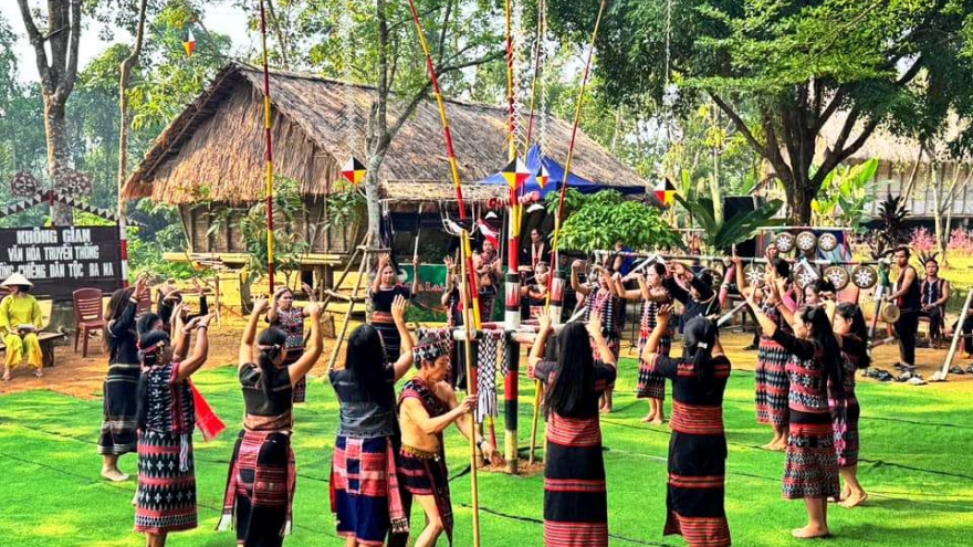 Tổ chức Liên hoan nghệ thuật quần chúng Khu dân cư toàn quốc