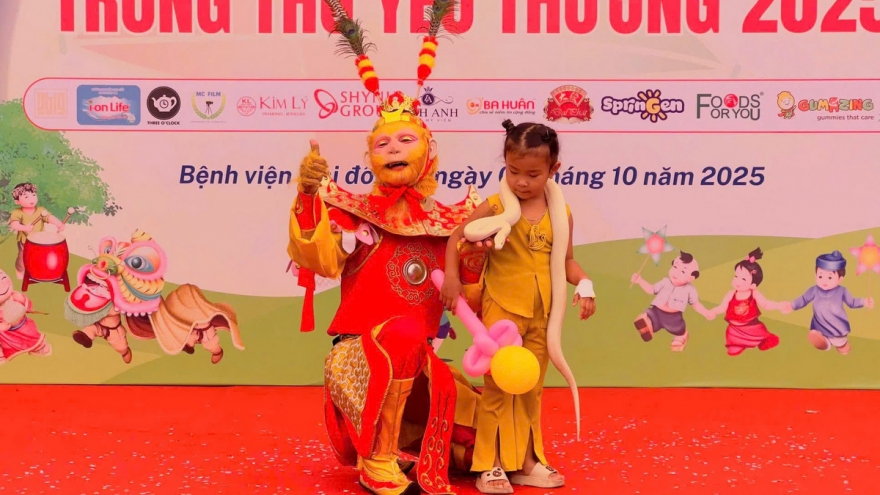 “Đóng viện phí cho người lạ” lan tỏa, hơn 160 triệu đồng giúp bệnh nhi