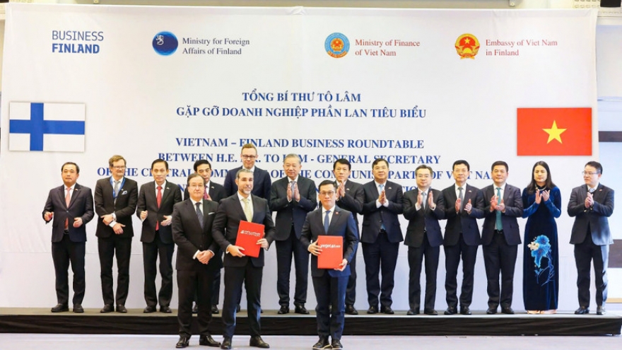 Vietjet, Airways Aviation sign global aviation workforce development agreement