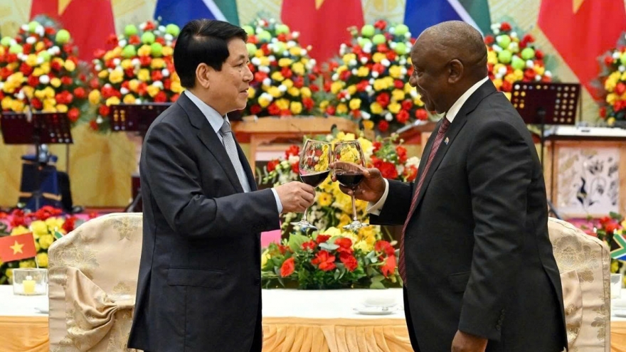 State President hosts banquet for South African counterpart