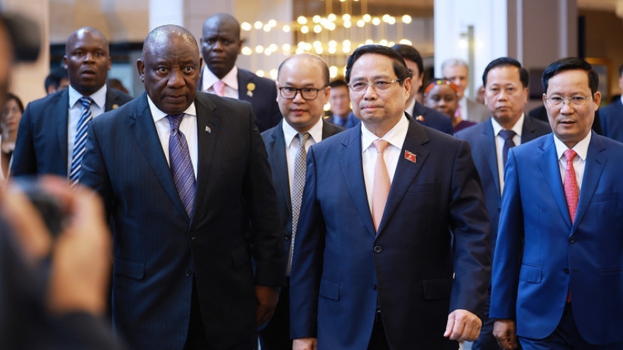 Vietnamese PM, South African President attend joint business forum