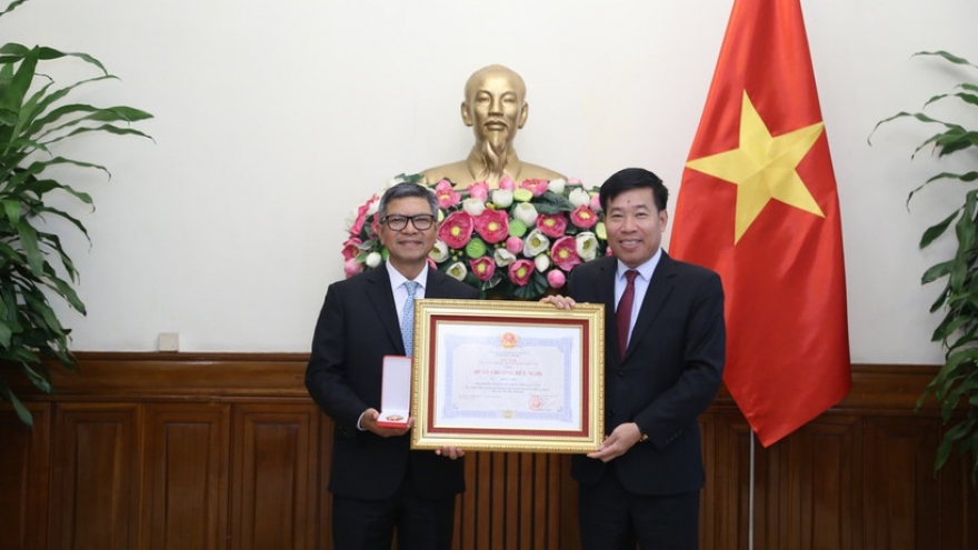 Indonesian Ambassador to Vietnam presented with Friendship Order