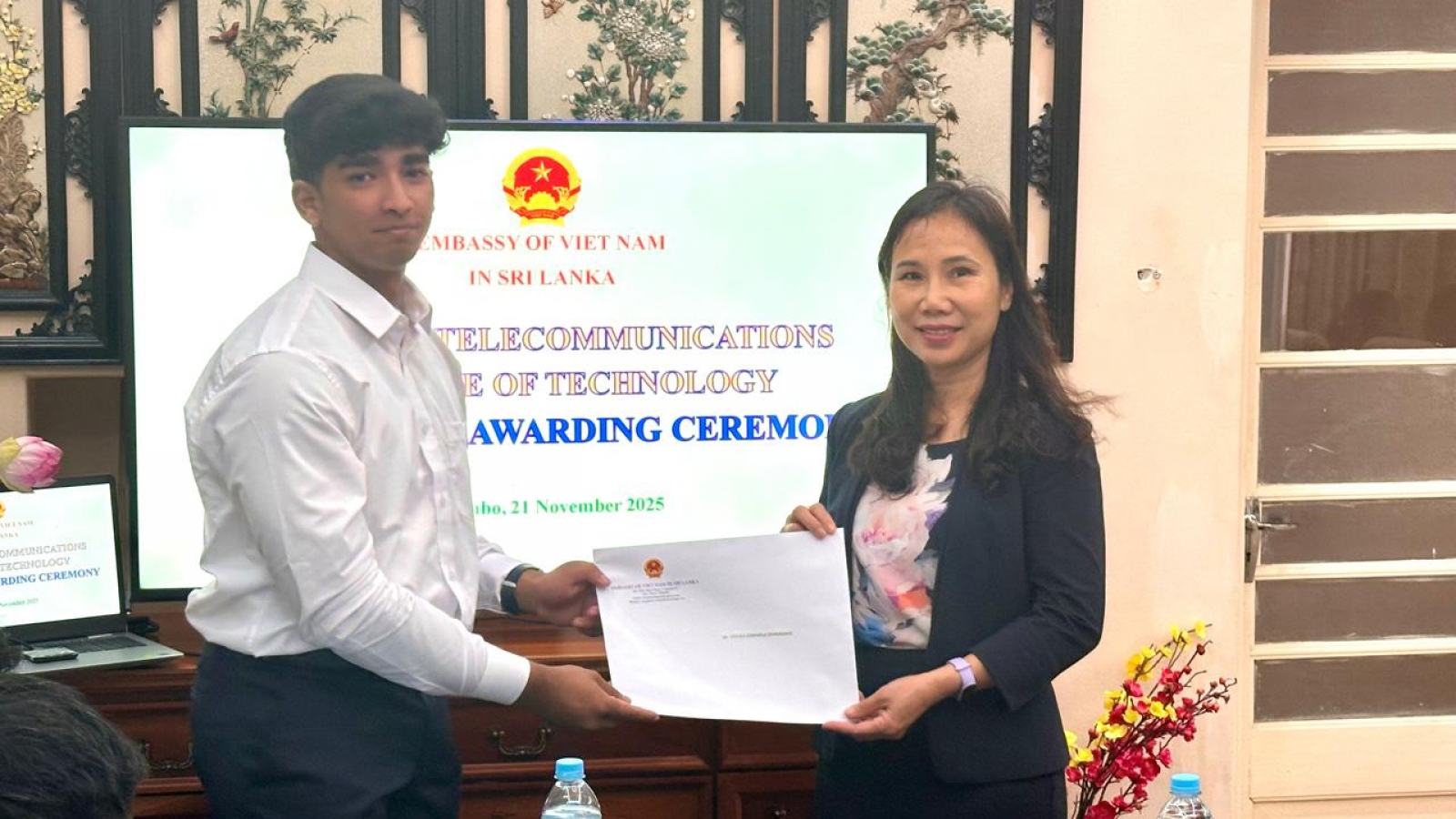Trao học bổng cho sinh viên Sri Lanka sang học các ngành công nghệ tại Việt Nam