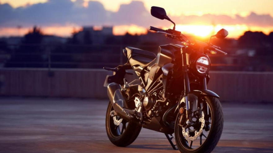 Honda Việt Nam triệu hồi CB150R và CB300R do lỗi đèn pha