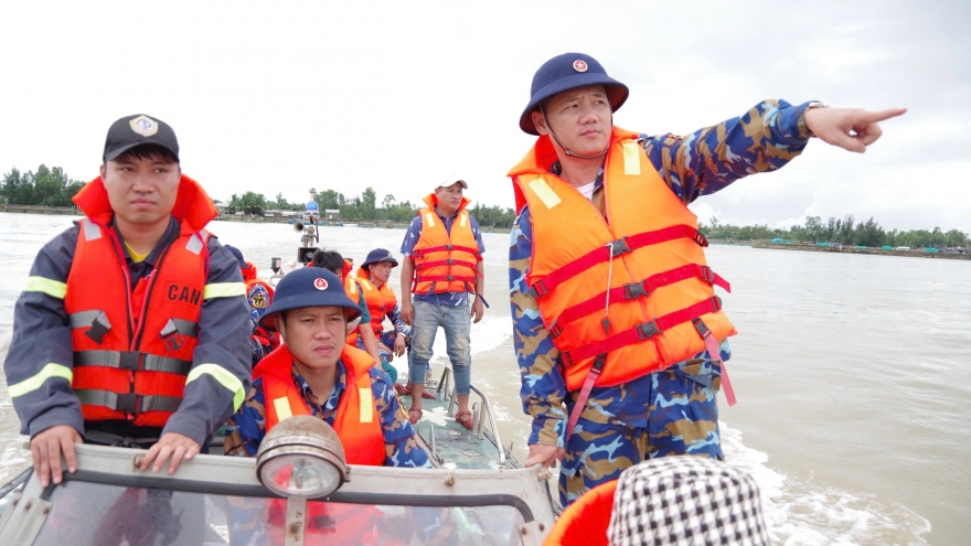 Vùng 3 Hải quân giúp đỡ nhân dân khắc phục hậu quả sau mưu lũ