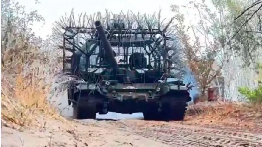 Xe tăng biến hình thành “quái thú thép” đối phó bão FPV trên chiến trường Ukraine