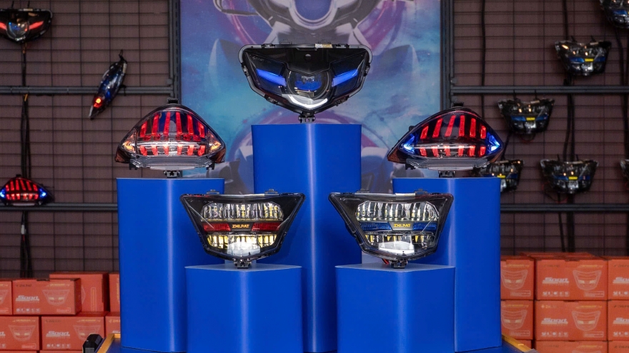 ZHI.PAT ra mắt đèn LED 135GP Sportline và Crypton X135 tại MotoGP Malaysia 2025