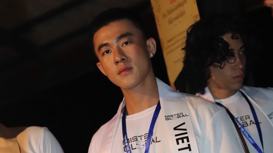 Đoàn Công Vinh nói gì khi bị bàn tán “chạy sô” hai cuộc thi nhan sắc?