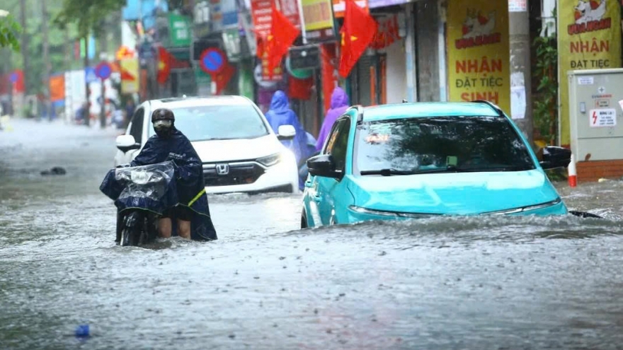Vì sao hệ thống lái dễ “hỏng đầu tiên” khi ô tô lội nước, kể cả xe điện?