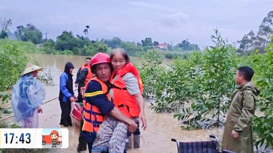 Giải cứu 11 người bị mưa lũ cô lập ở thôn Rừng Dài từ thông tin kêu cứu trên mạng