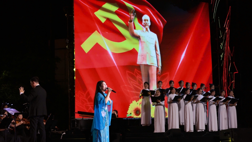 Hoành tráng chương trình nghệ thuật mừng Đại hội Đảng bộ Hà Nội