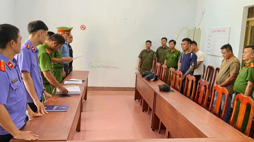 Tranh giành khách, 4 đối tượng chặn xe đánh tài xế trọng thương