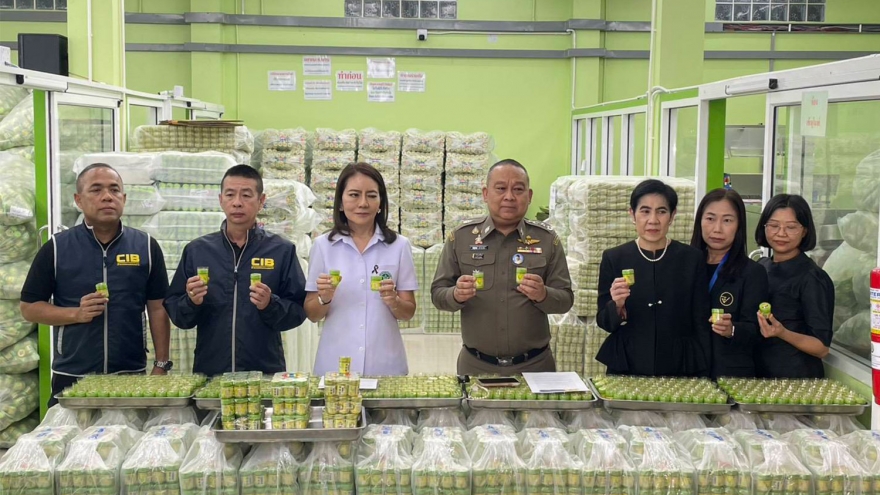 Thái Lan thu giữ hơn 2 triệu lọ hít mũi thảo dược Hong Thai sản xuất trái phép