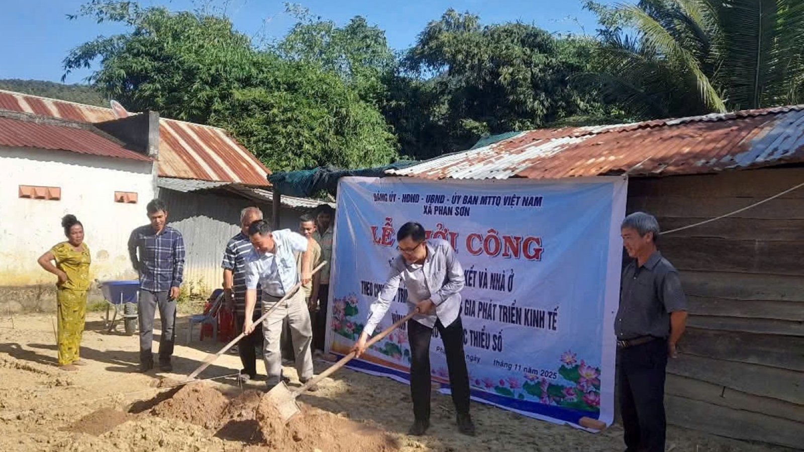 Xây dựng nhà "Đại đoàn kết" cho đồng bào dân tộc thiểu số ở Lâm Đồng