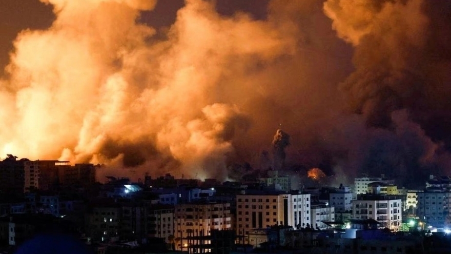 Israel tấn công dữ dội vào Gaza và Lebanon
