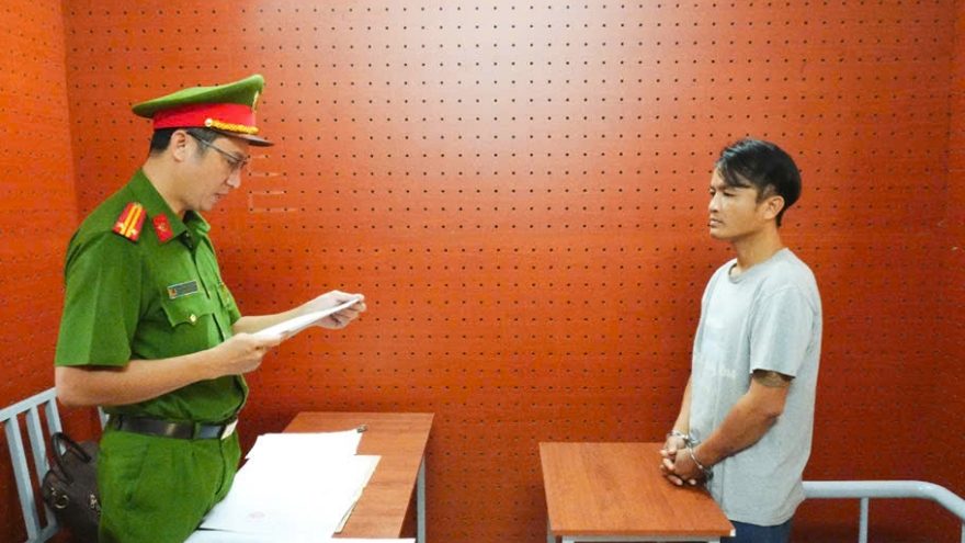 Khởi tố đối tượng chống đối, không chấp hành đo nồng độ cồn