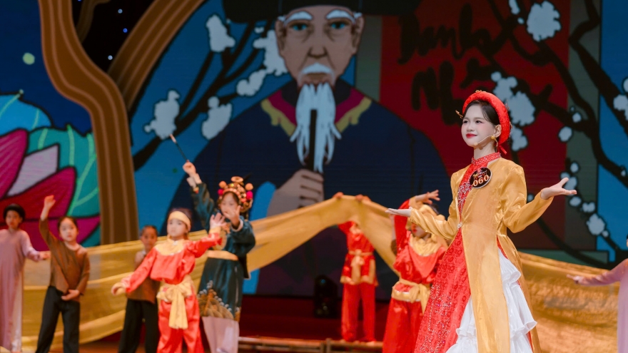 Cô bé Thanh Hóa vượt 40km mỗi tuần để chạm tới giấc mơ MC Nhí toàn quốc