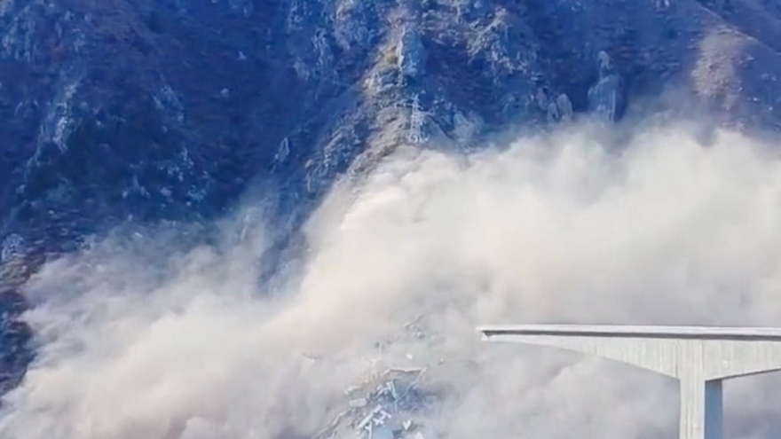 Nguyên nhân ban đầu vụ sập cầu dài gần 760 mét ở Trung Quốc