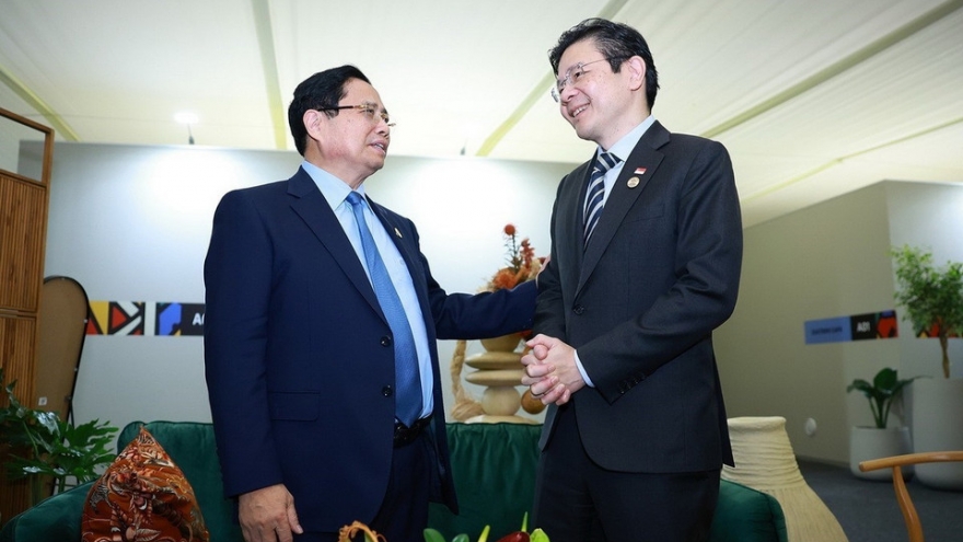 Thủ tướng Phạm Minh Chính gặp Thủ tướng Singapore Lawrence Wong