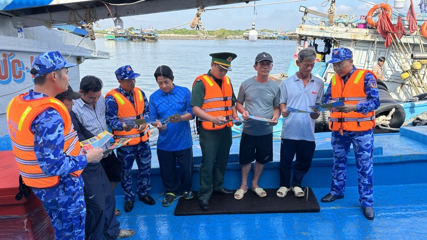 Cảnh sát biển Vùng 3 đẩy mạnh tuyên truyền chống khai thác thủy sản IUU