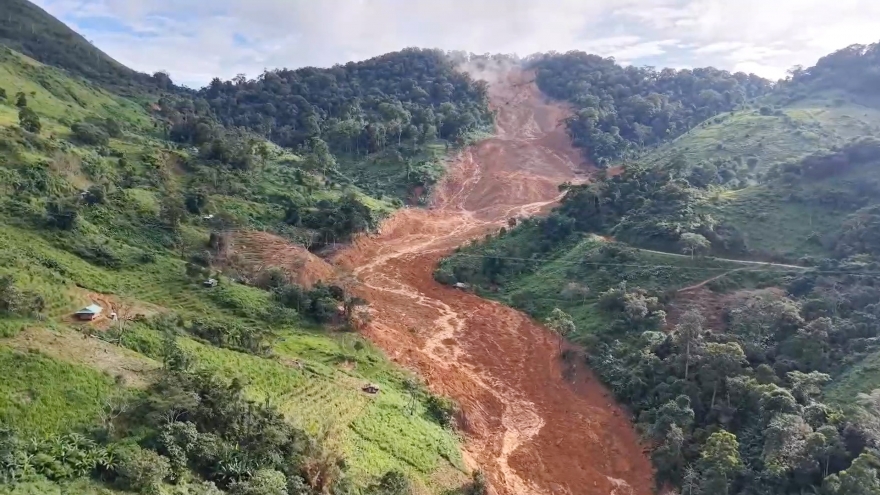 Xuất hiện vết nứt 300m tại khu vực sạt lở làm 3 người mất tích ở Đà Nẵng