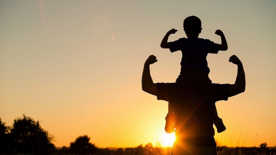 Vợ theo bố mẹ sang Mỹ để lại hai bố con tôi bơ vơ