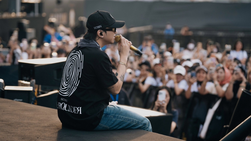 Soobin ủng hộ 500 triệu đồng giúp người dân khắc phục thiên tai