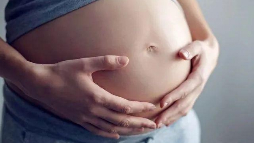 Con gái thông báo có thai khi đang học đại học, tôi phải làm sao?