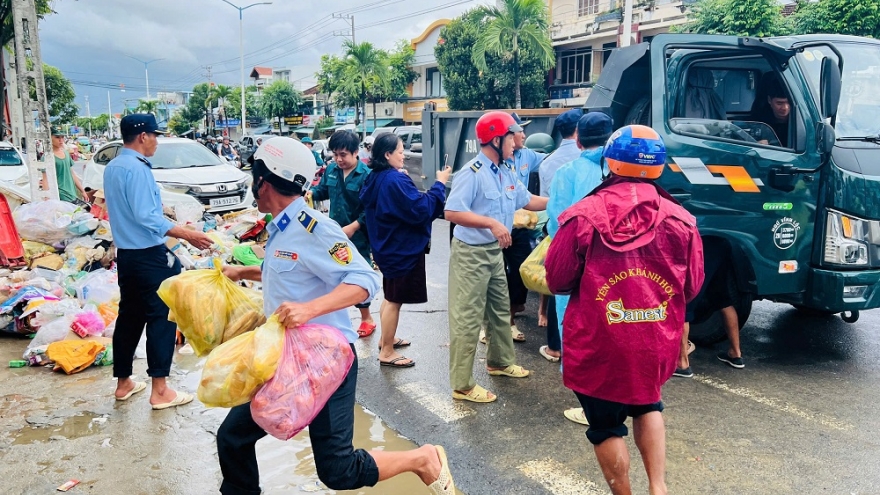 Yến sào Khánh Hoà cứu trợ người dân vùng ngập sâu